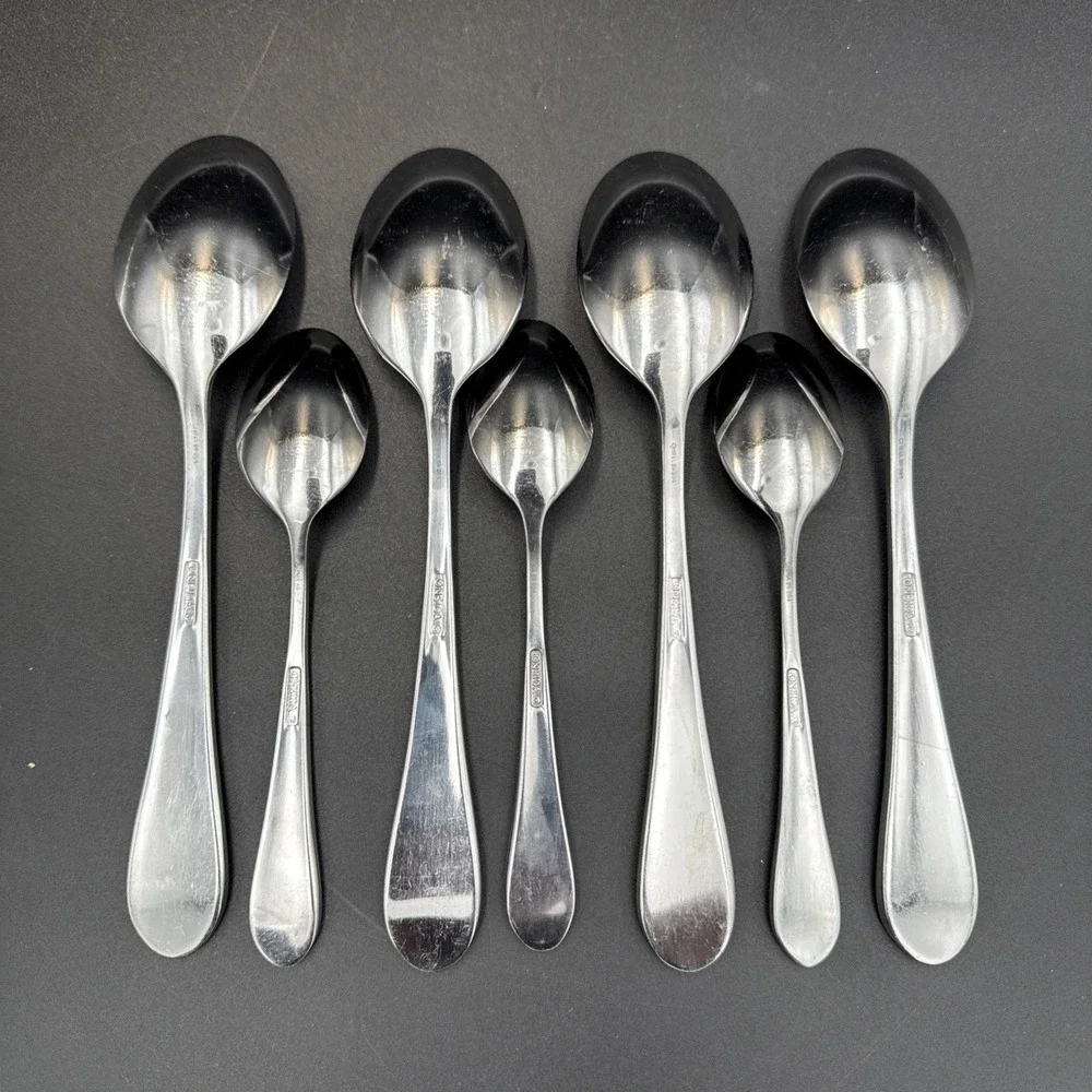 7 Piece Lot Oneida Icarus Glossy Stainless 4 Place Spoons 3 Teaspoons